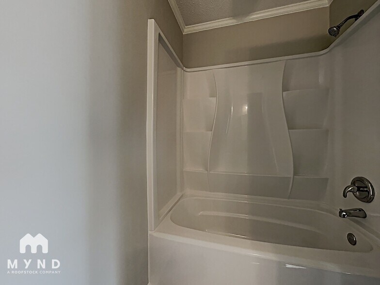 Building Photo - 1300 Newfound Hollow Dr