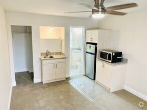 Building Photo - STUDIO APARTMENT AVAILABLE IN THE HEART OF...