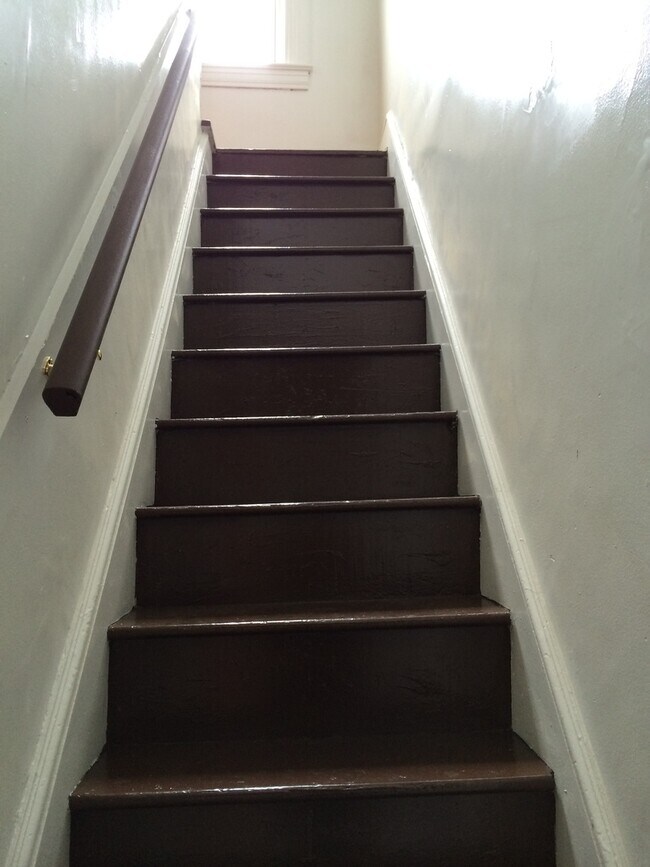 Building Photo - Spacious 3 Bedroom Apartment in East York City SD