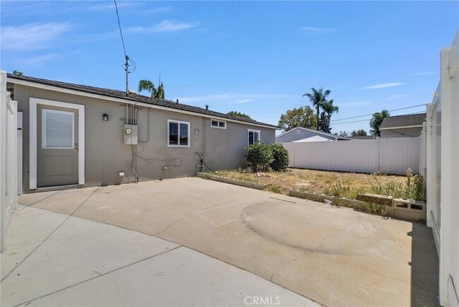 Building Photo - 5505 N Traymore Ave