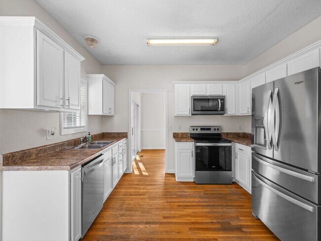 Building Photo - 217 Derby Downs Dr