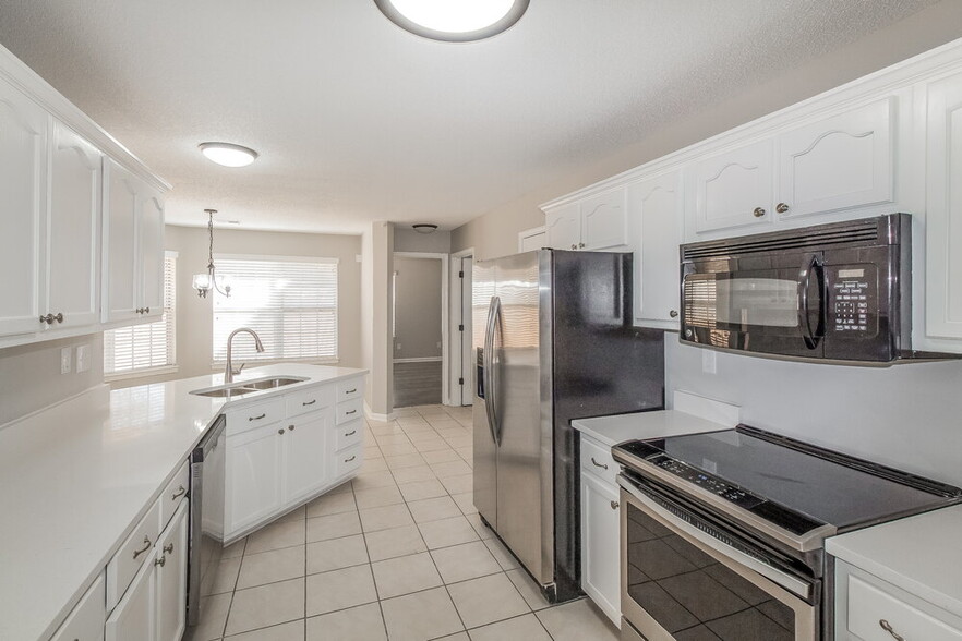 Building Photo - 2417 Bethany Dr