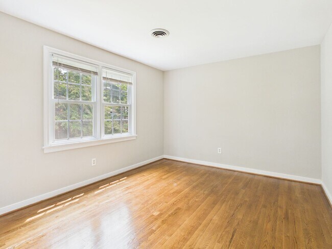Building Photo - 1519 Chauncey Ln