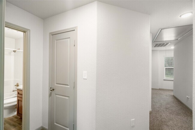 Building Photo - 2702-2704 Appian Wy