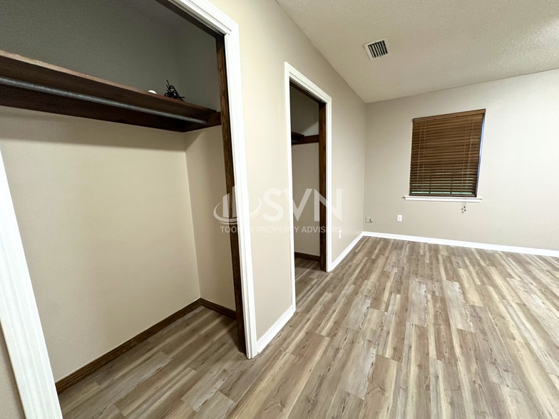Building Photo - 662 Ridgewood Dr