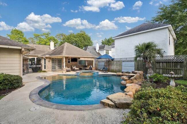 Building Photo - 16131 Castlegrove Ct