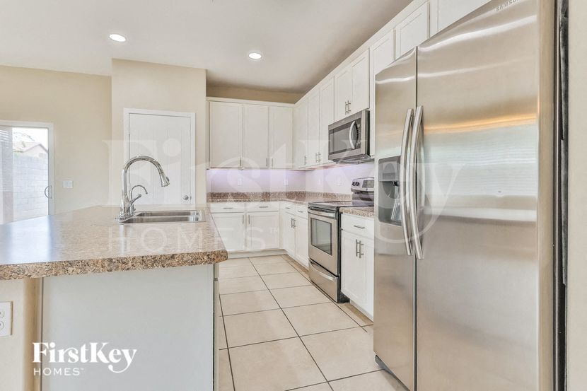 Building Photo - 11734 W Chase Ln