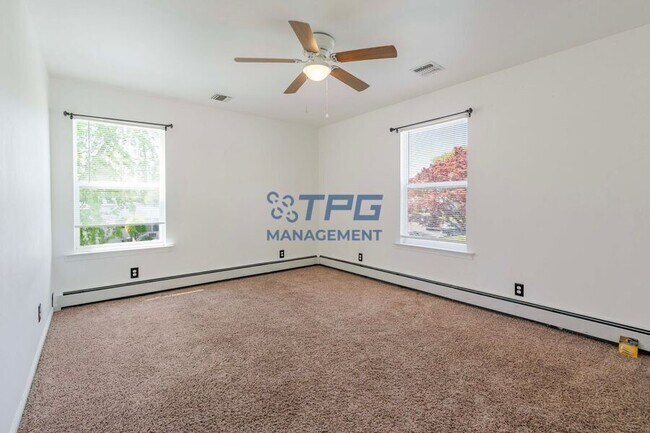 Building Photo - 8 Windsor Dr