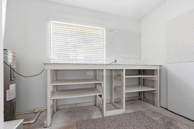 Building Photo - 2860 Cedarcrest Dr