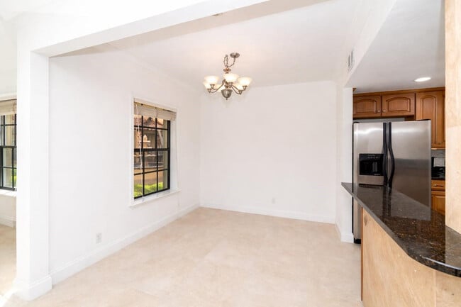 Building Photo - 1524 SE 12th St