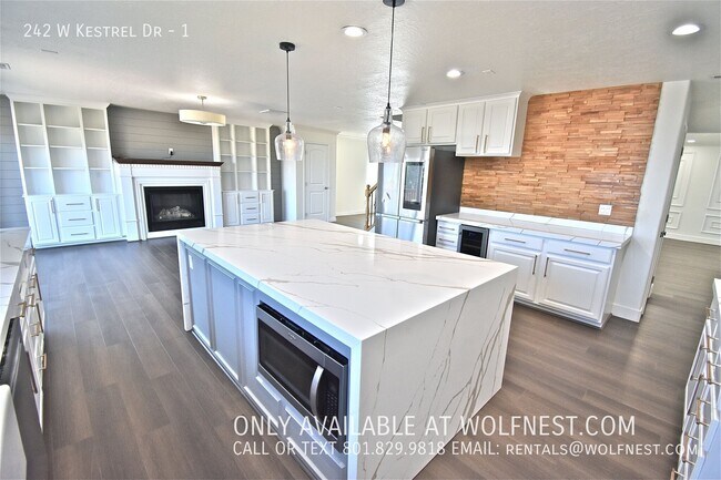 Building Photo - 242 Kestrel Dr