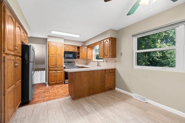 Building Photo - Beautiful House in Cape