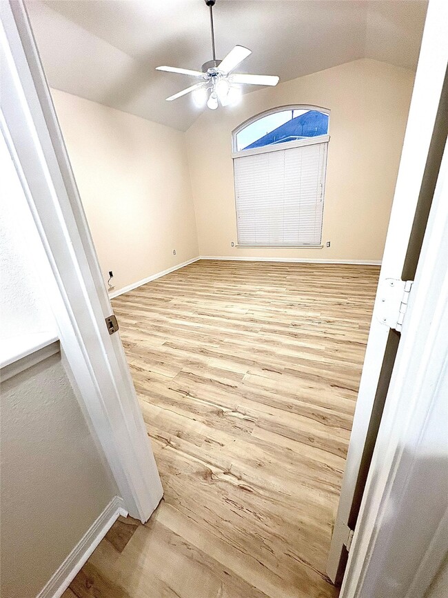 Building Photo - 12514 King john dr