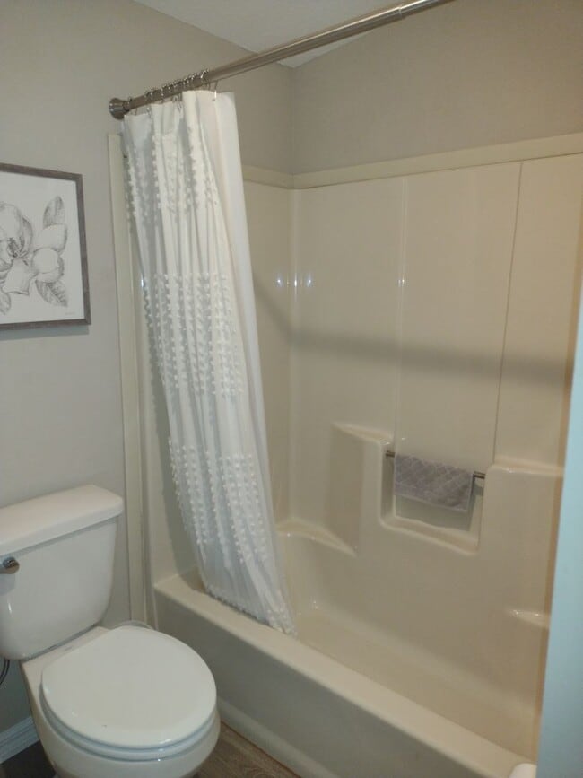 Building Photo - Remodeled Home in the Villages-Move in Ready