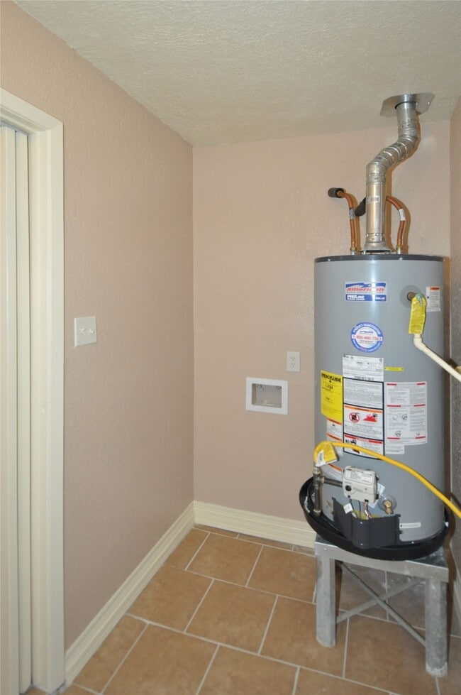 Building Photo - 4710 Pine St