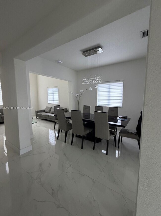 Building Photo - 4450 SW 164th Ave