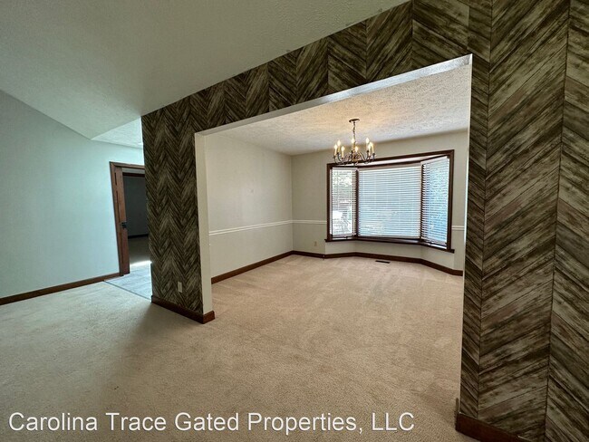 Building Photo - 3 br, 2 bath House - 5055 Bluebird Drive