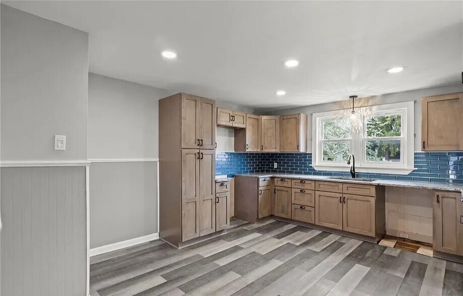 Building Photo - 386 Elmwood Ave