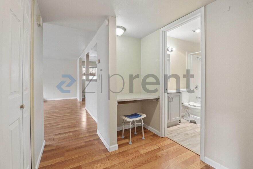 Building Photo - Unit 1