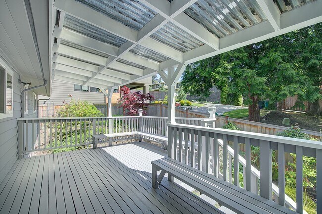 Building Photo - 5Bd/2.25Ba Kirkland Home