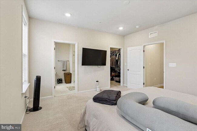 Building Photo - 10800 Blanton Wy