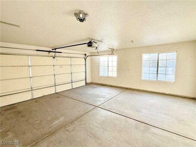 Building Photo - 5421 N Fleetwood Pl