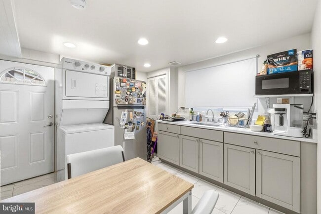 Building Photo - 7810 Kalorama Rd