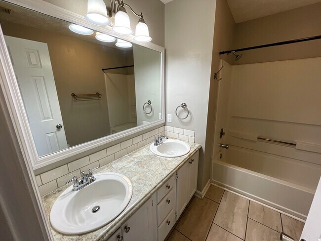 Building Photo - Updated 4 Bedroom / 3 Bathroom with In-Law...