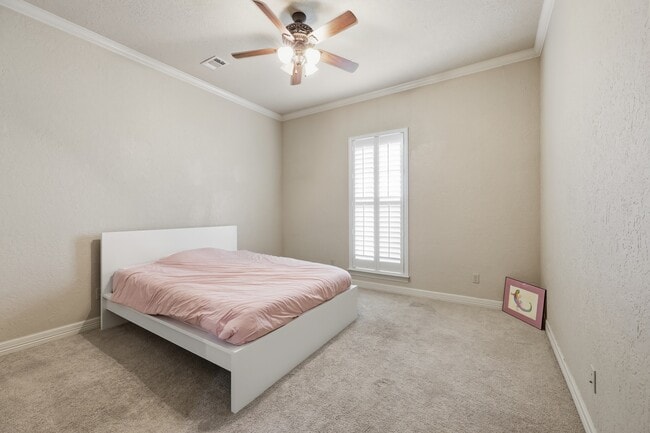 Building Photo - 6470 Claybourn Dr