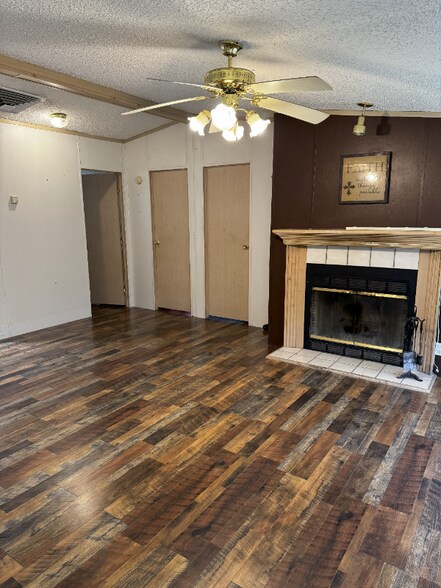 Primary Photo - 270 W Ahonen Rd