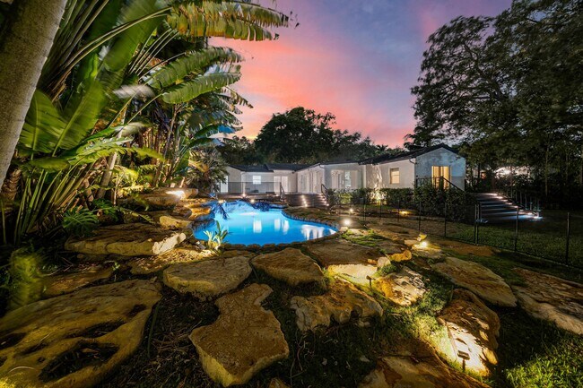 Building Photo - 667 NE 105th St