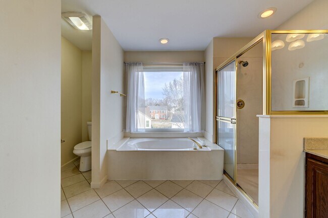 Building Photo - 600 Arbor Gln Ct