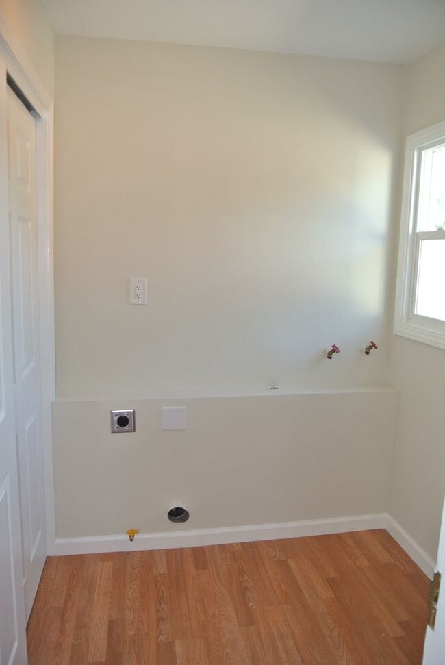 Building Photo - **COMING SOON** Adorable 2 Bedroom, 1 Bath...