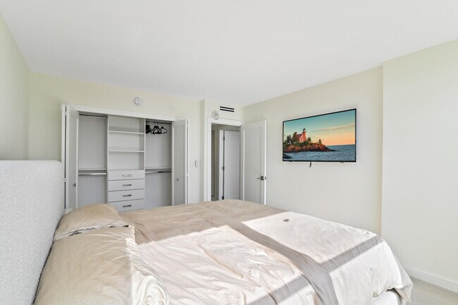 Building Photo - 2600 N Flagler Dr