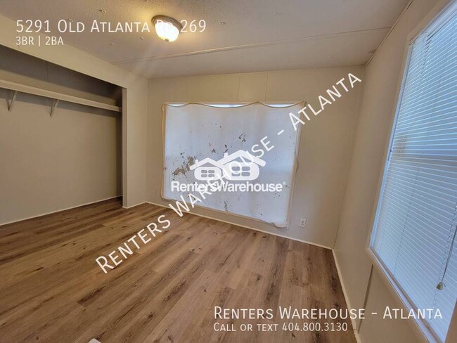 Building Photo - Spacious 3 Bedroom in quiet Mobile Park Ha...