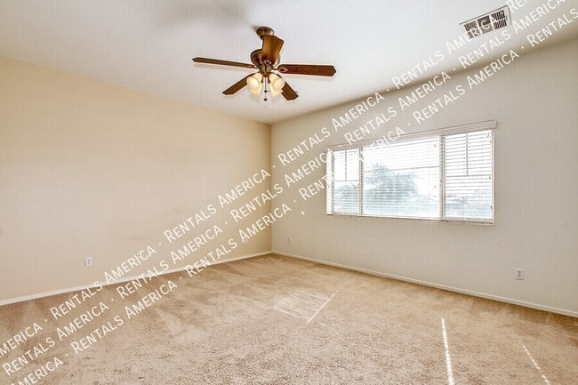 Building Photo - 935 E Blue Spruce Ln