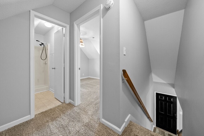 Building Photo - 3421 Oak Lawn Dr
