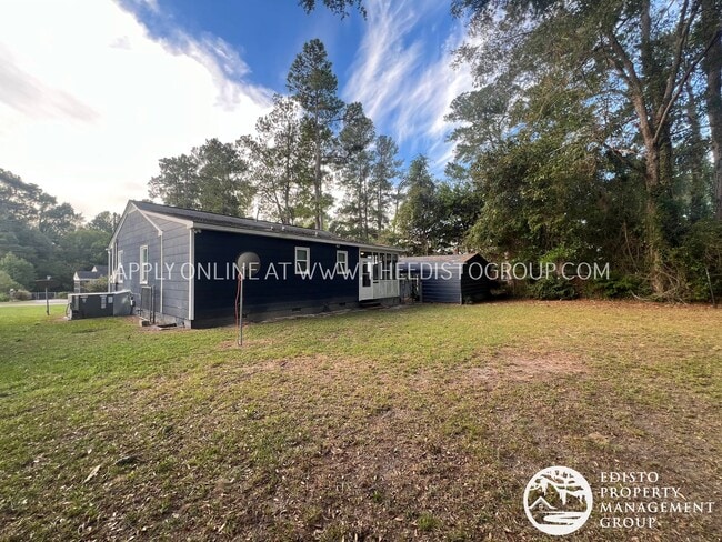 Building Photo - Renovated 3-Bedroom, 2-Bathroom Home with ...