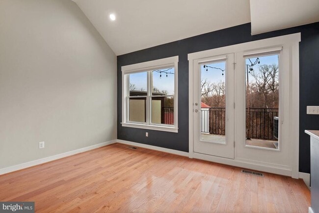 Building Photo - 2735 Cassedy St