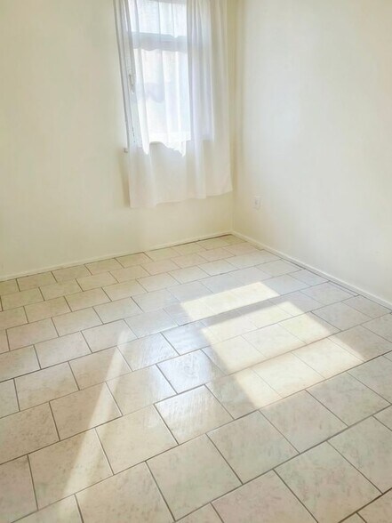 Building Photo - 2624 Live Oak St