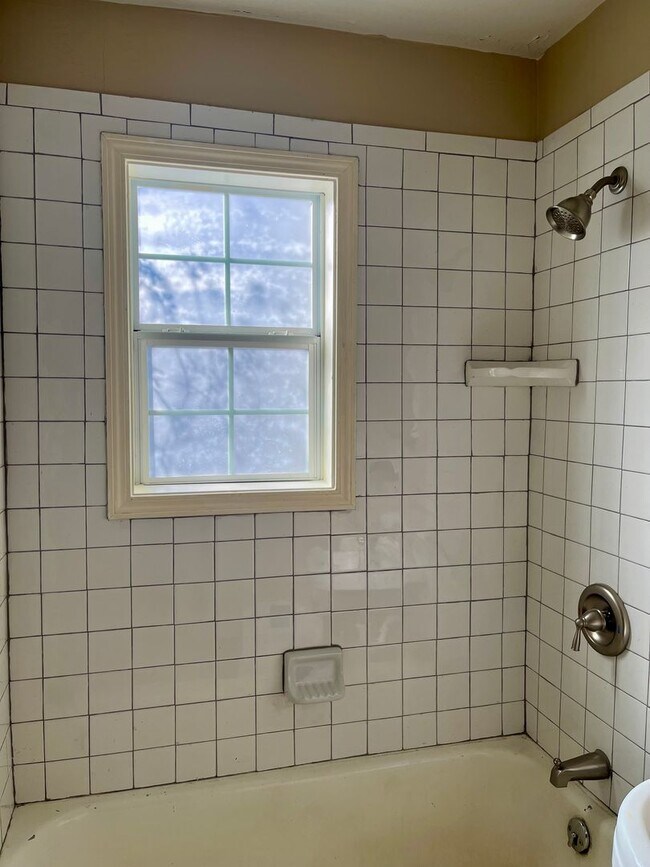 Building Photo - Great location in Garden District seconds from Downtown and LSU!