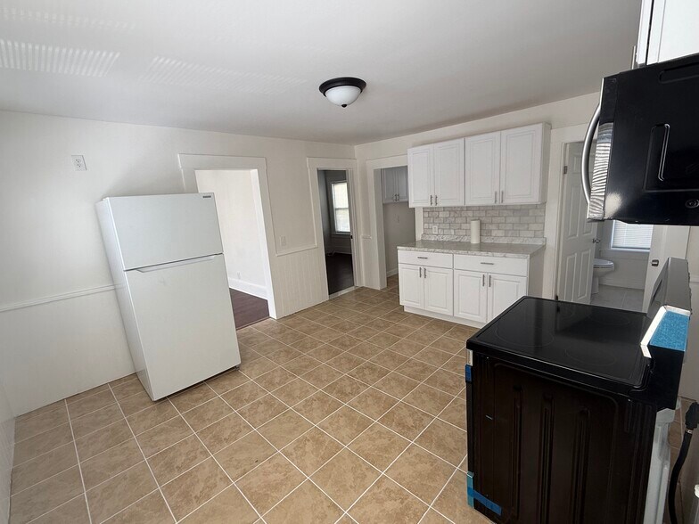 Building Photo - 190 Ash St