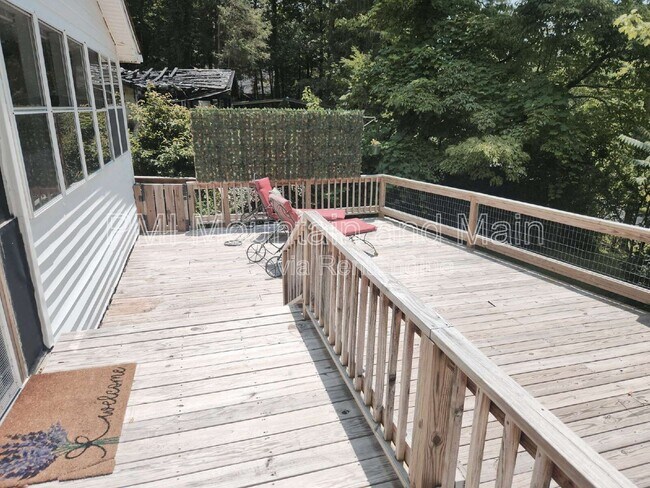 Building Photo - 488 Lake Hosea Dr