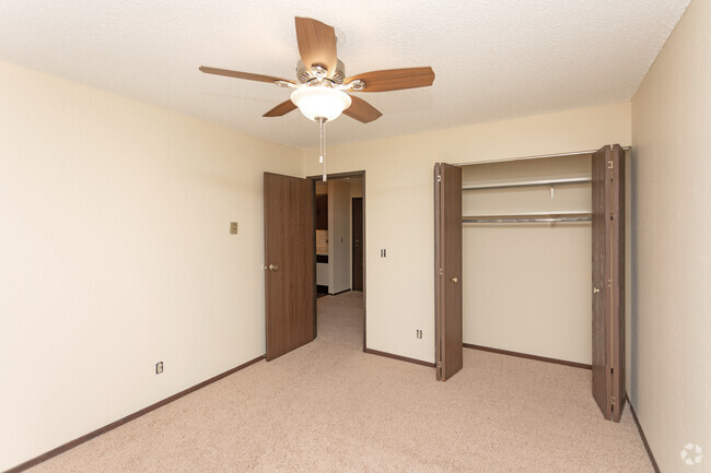 2BR, 1BA - 750SF - Northern Oaks Apartments