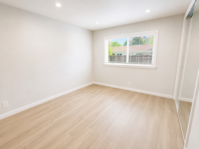 Building Photo - 888 Leith Ave