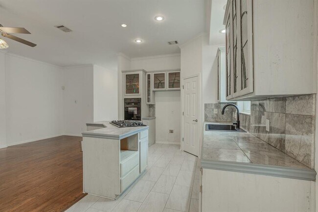 Building Photo - 3624 Malone Dr