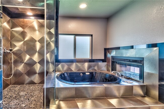 Building Photo - 8129 Pacific Cove Dr