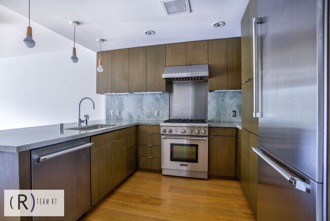 Building Photo - Oceanview Luxurious Chic Condo for High Quality Lifestyle