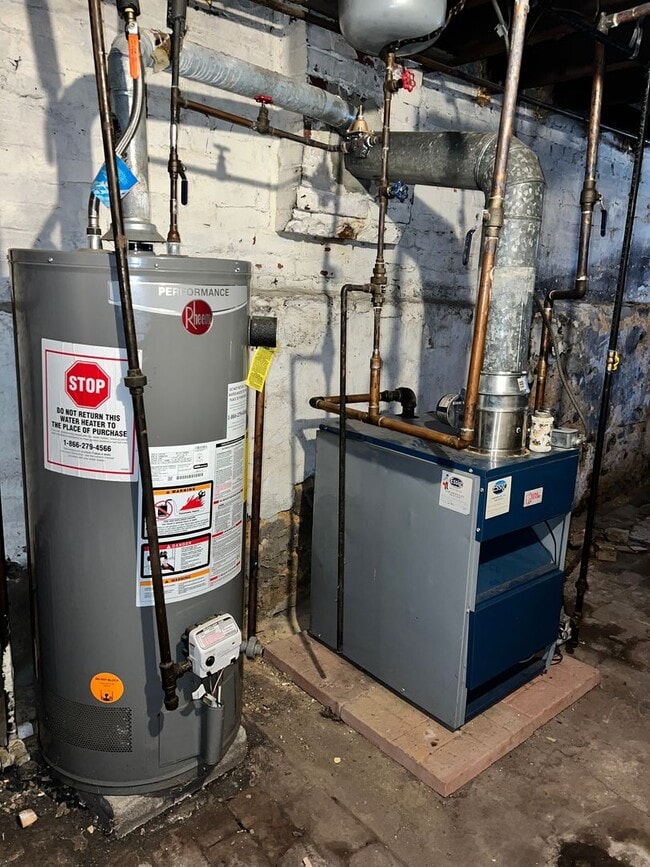 Building Photo - Fully Renovated 3 Bedroom 1 Bath Home Available