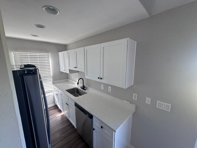 Building Photo - 343 Harold Ave S